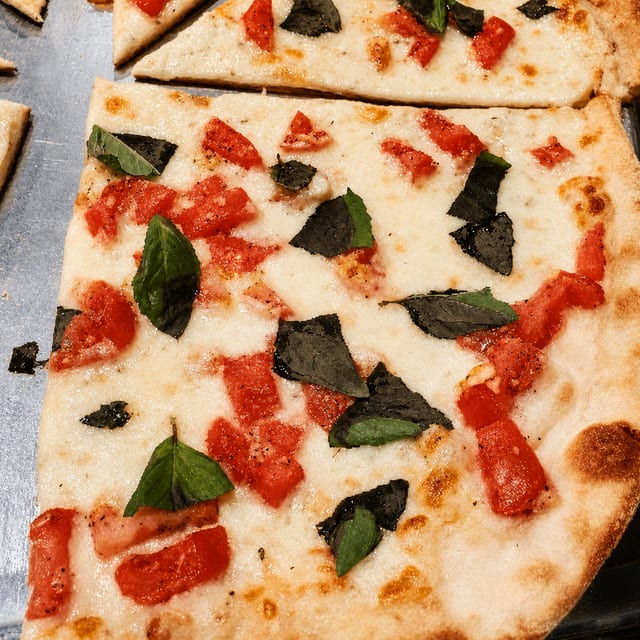 Gluten Free 12" Garlic Tomato Basil Pizza.